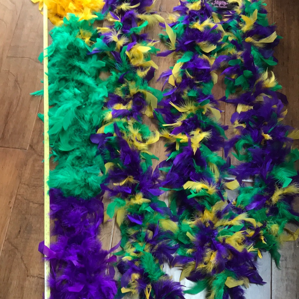 Three Mardi Gras feather Boas - Picture 7 of 9